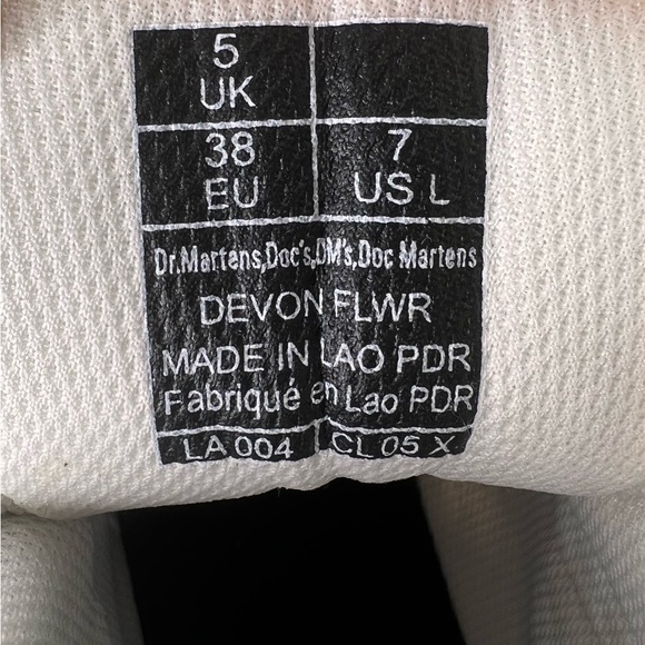 NWOT Dr. Martens Devon Flower Buckle Leather Platform Boots Size 7 - Picture 7 of 8